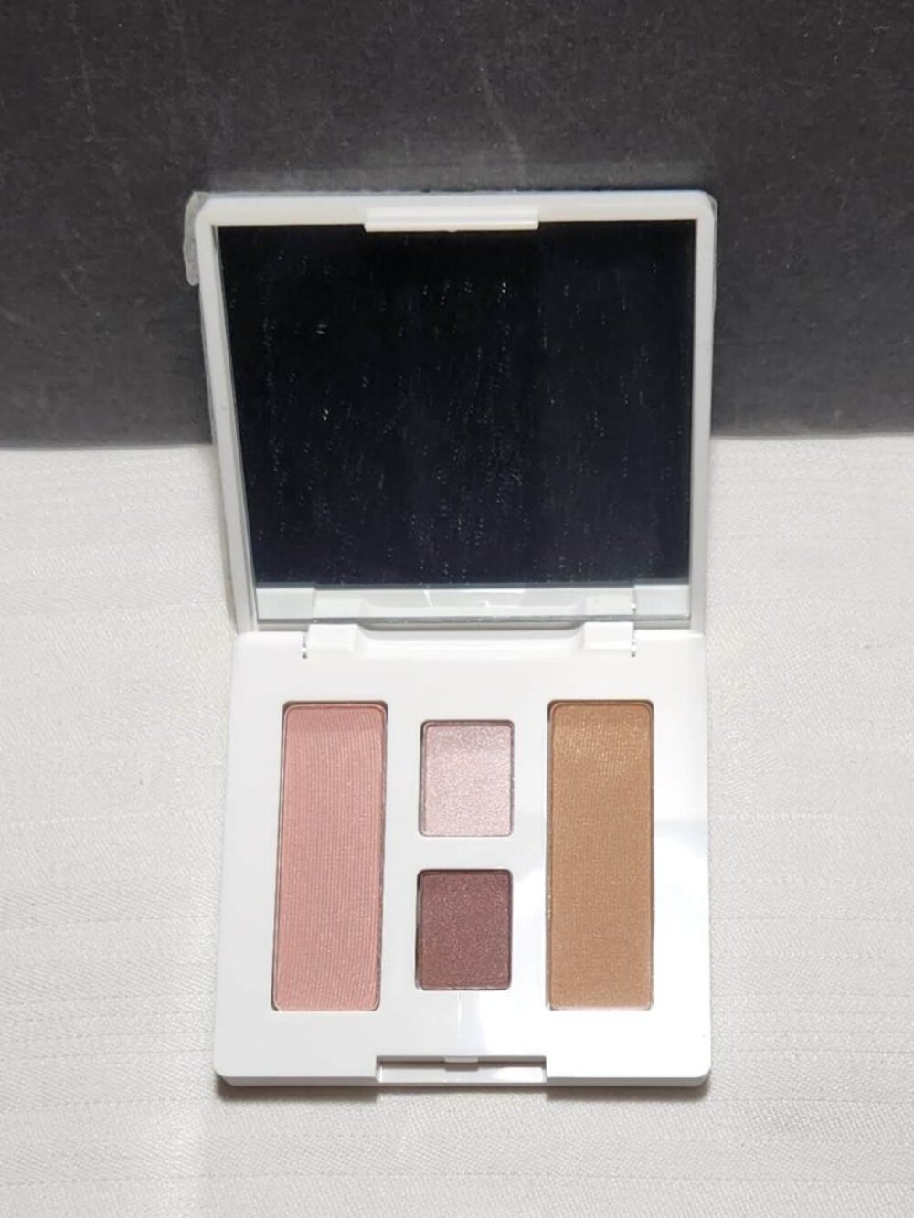 Clinique Compact: Sunkissed Bronzer Pink Slate Duo Eyeshadow New Clover Blush